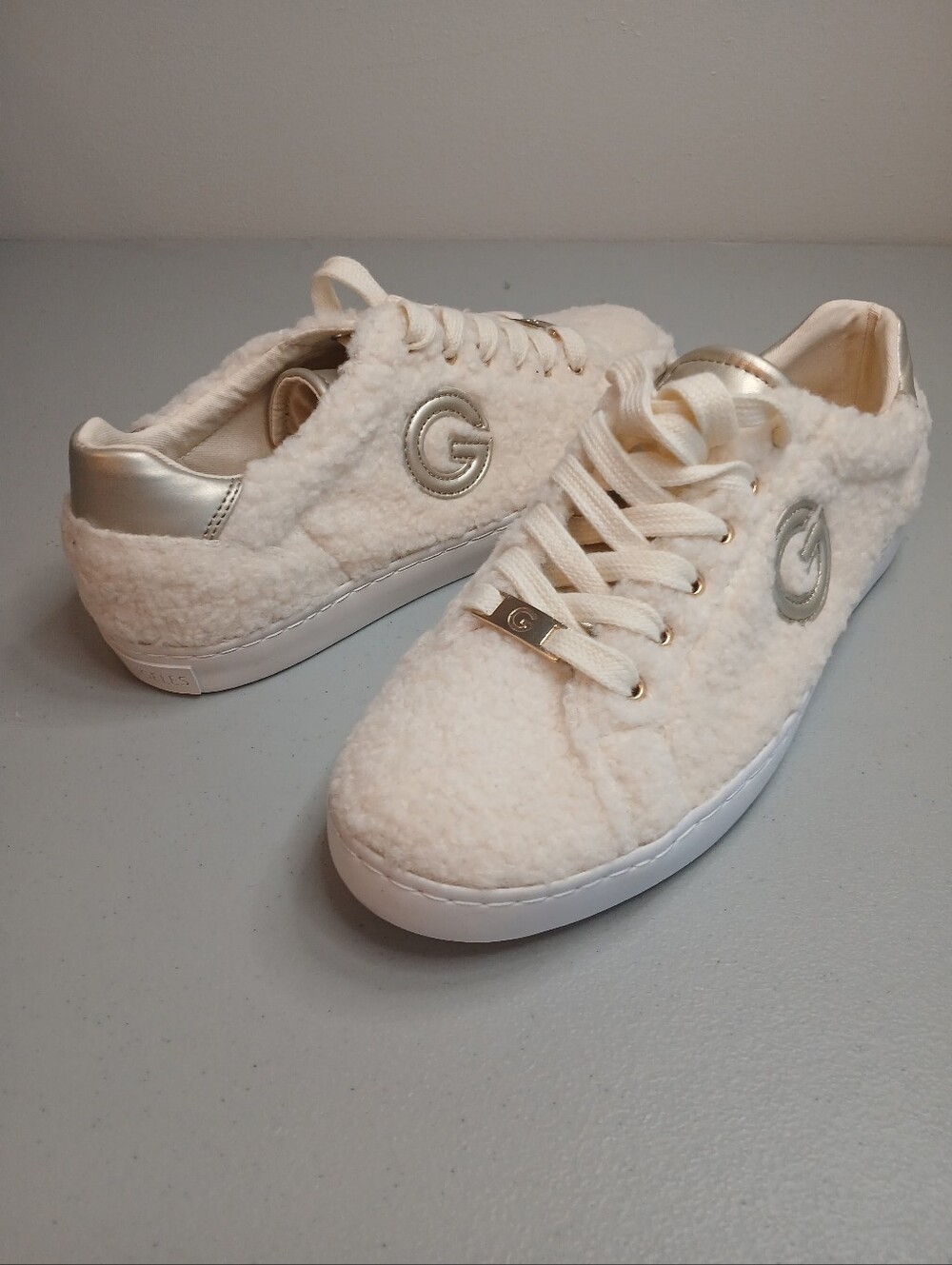 Cream & Gold Teddy Faux Fur Lace Up Sneaker 10M NWOT
